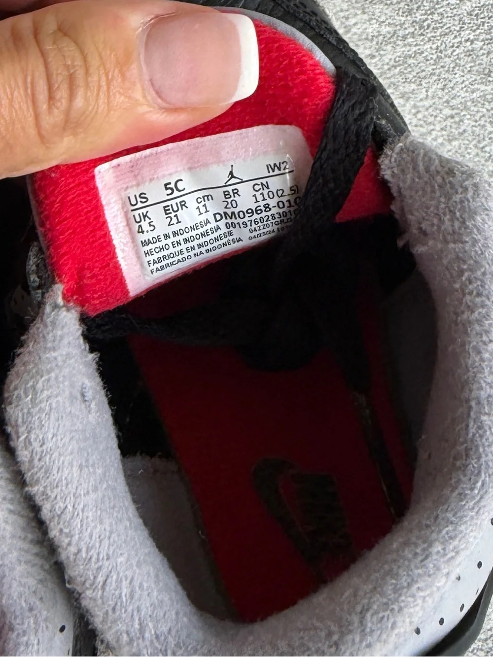 Jordan 3 retro black cement 5c